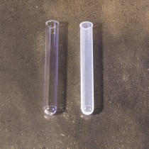 Des éprouvettes cylindriques t/vis-20ml en PS 16x150mm