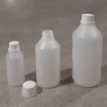 Flaschen mit kappe-siegel in verschiedenen kapazitäten und größen