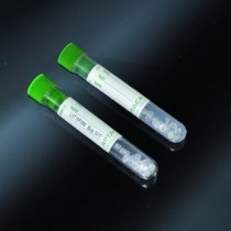 tubos de ensayo con gránulos de separadores CE13x75 PP etiquetados para 4 ml de sangre